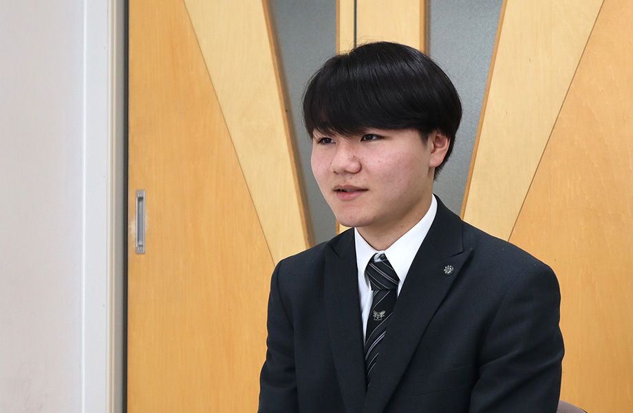 合格体験を話す様子