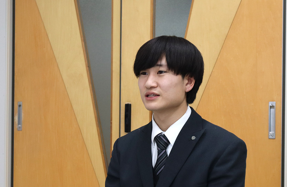 合格体験を話す様子