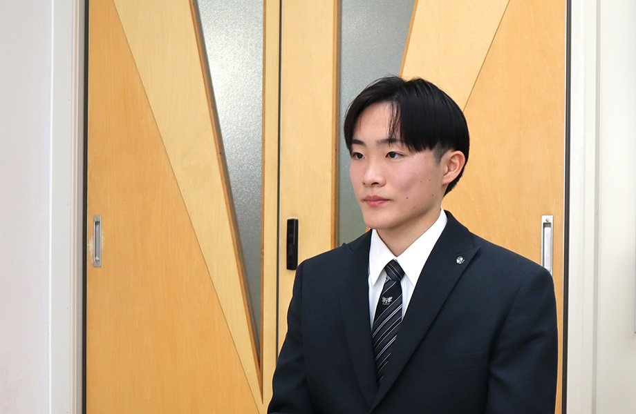 合格体験を話す様子