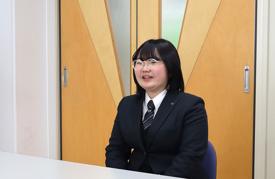 合格体験を話す様子