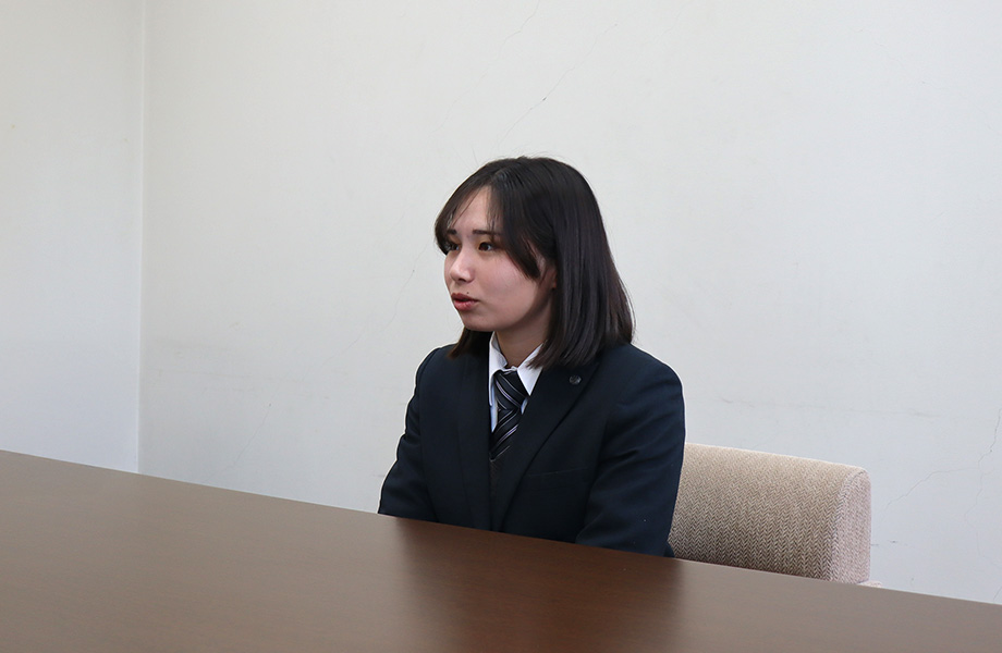 合格体験を話す様子