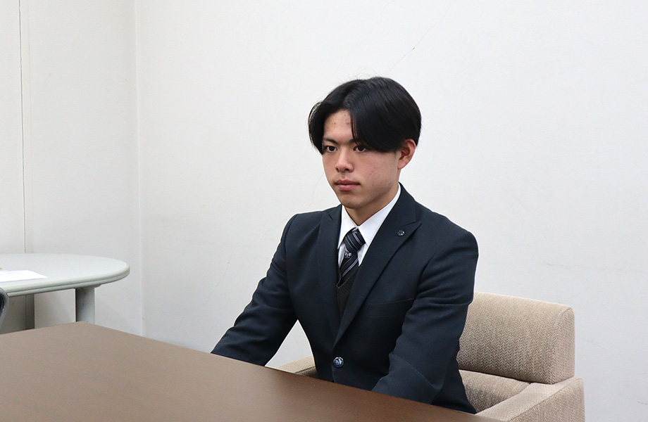 合格体験を話す様子