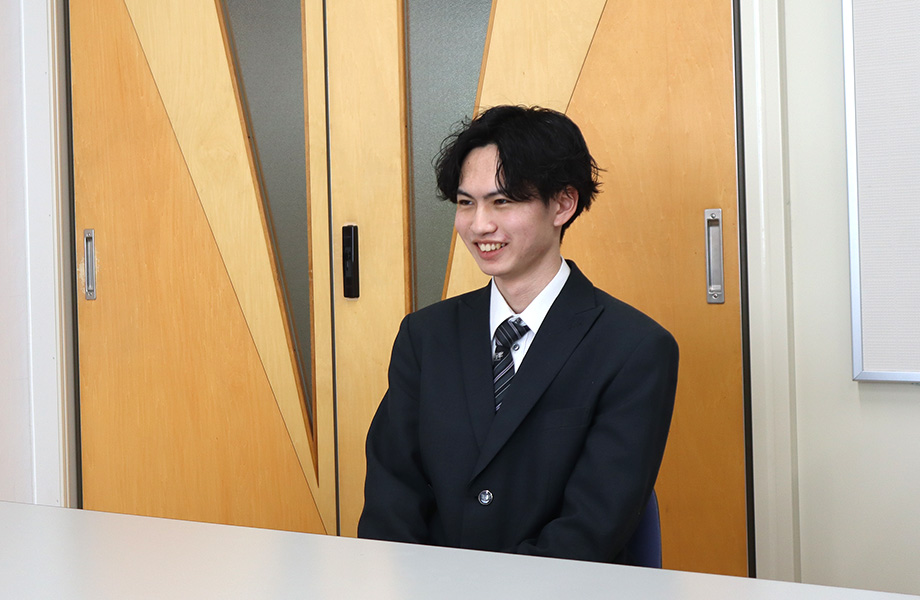 合格体験を話す様子